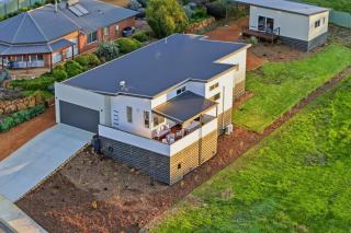 Stylish Escape with Panoramic Hill Views I Sleeps 12 - 5
