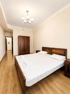 Luxury Stay with Pool in City Center - 6