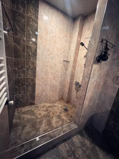 Luxury Stay with Pool in City Center - 7