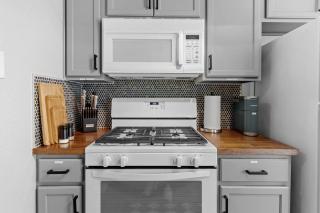 Austin 3 BR Luxury Escape/Near Parks and Downtown - 6