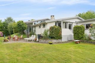 Cozy Holiday Home With Pool By The Beach - 3