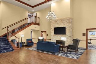 Comfort Suites Milwaukee Airport - 4