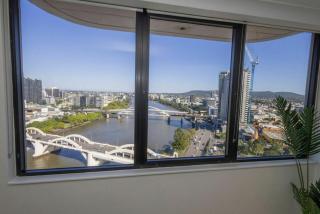 Sky High River View Studio in Brisbane - 3