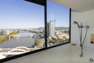 Sky High River View Studio in Brisbane - 1