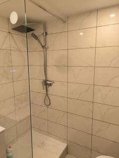 ravissant appartement d'une chambre avec véranda donnant sur le jardin - 7