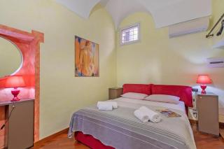 La Perla, Walk to Casino & Old Town - Happy Rentals - 7