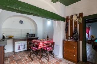 Klementina's Guest House - Happy Rentals - 8