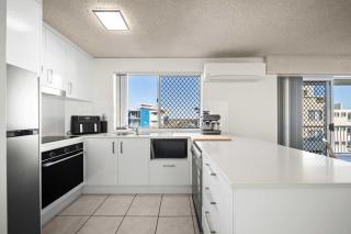 Coastal Rooftop Escape Mooloolaba - Walk to Beach - 2
