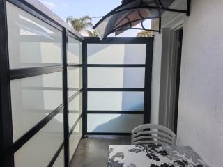 Executive Studio Waterkloof Glen - 9