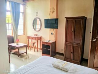 REKWOOD Hotel - 1