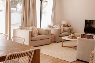 The Coastal Oak - Pool Linen Pets Wifi - 6