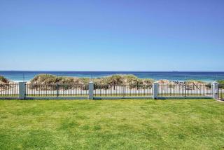 Beachfront living at its best - 9
