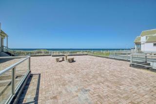 Beachfront living at its best - 5