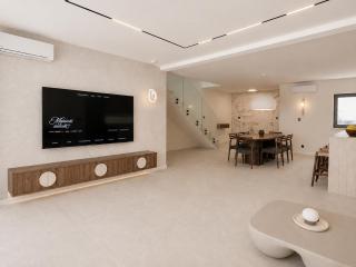 Villa Mariva Sutivan, Modern 4BR & Heated Pool - 7