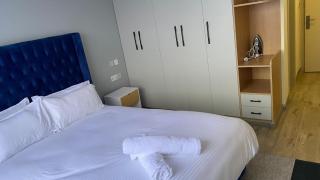 Beautiful modern retreat residencies with heated swimming pool ,fully equipped gym and amazing breathtaking city views - 8