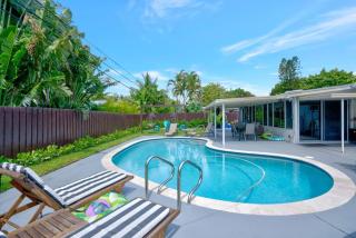 Eagle's Way with Firepit Heated Pool and Sunroom Near BEACH - 0