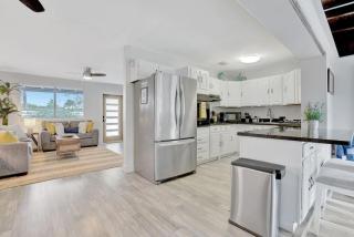 Eagle's Way with Firepit Heated Pool and Sunroom Near BEACH - 4