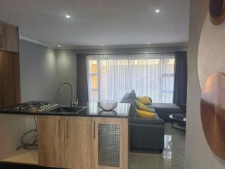 Modern 3-Bed Garden Home in Mabelreign - 0