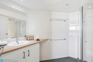 Surfers International 1 Bedroom Ocean - Hosted by Gold Coast Holiday Stays - 1