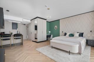 Eleganckie Studia z Balkonem Blisko Parku Zdrojowego by Renters Prestige - 8