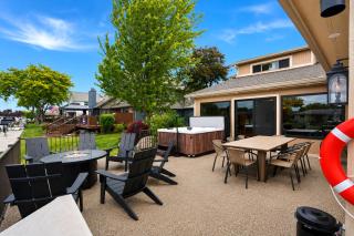 NEW! 4BR I Indoor Pool on the Bay in Boat Town USA - 4