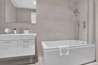 New Luxury Sea View Apartment, Mercury Towers - 1