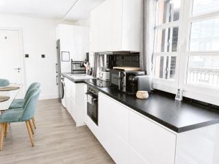 Grand Central House - Luxe Penthouse Studio - GibraltarStay Apartments - 2