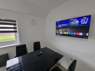 Perfect Location to Rowley Regis Hospital - 4