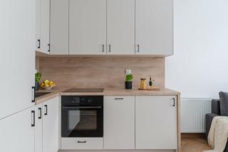 2 os studio z balkonem blisko lotniska by City Host - 1