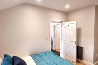 Newly Refurbished Townhouse - 4
