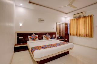 FabHotel Green Crystal - 8