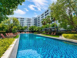 Spacious Studio Near BTS Kitchen & Washer - 0