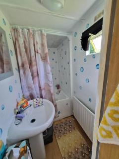 Airport Cottage - 3