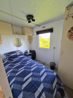 Airport Cottage - 1