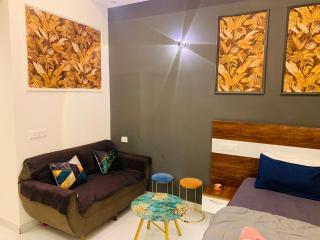 Luxury Couple Friendly Studio-Gaur City Noida - 2