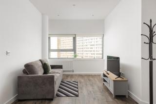 Bright 1BR Flat and 3 mins to West Croydon St - 8