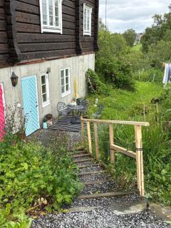 Hyggelig lite bosted ved sjøen, nær sentrum i Valnesfjord - 9