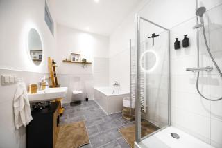Luxuriöses 3-Zimmer-Apt I Terrasse I Familienfreundlich I Küche I Netflix I Kostenloser Parkplatz I 125 m2 - 5