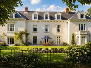 Georgian Country House set in private 8 Acres - Sleeps 17 - Pets Welcome - 0