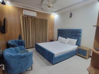 INTOWN Hotel - 1