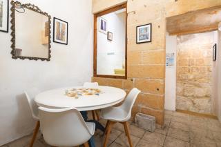 Traditional 1BR Maltese Maisonette Near Valletta Grand Harbour Area - 3