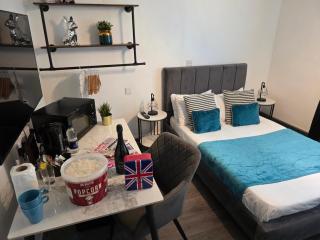 Cosy Receptionless Guesthouse - Perfect for BHX & NEC - 0