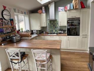 Beautifully renovated 5 bedroom house with garden - 6