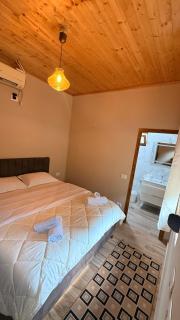 - Cemi Rooms - River View & Traditional Restaurant - 7