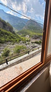 - Cemi Rooms - River View & Traditional Restaurant - 3