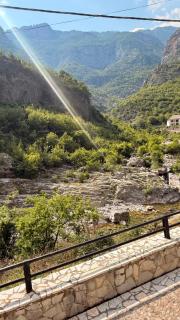 - Cemi Rooms - River View & Traditional Restaurant - 1