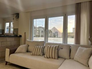 Charming Egyptian Apartment - 10 min walk to Pyramids & Views - 5