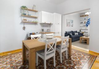 Meraki - Traditional House with Private Green Yard - 0