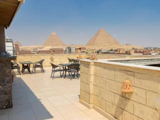 Enter Pyramids Inn - 0