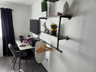Cosy Receptionless Guesthouse - Perfect for BHX & NEC - 3